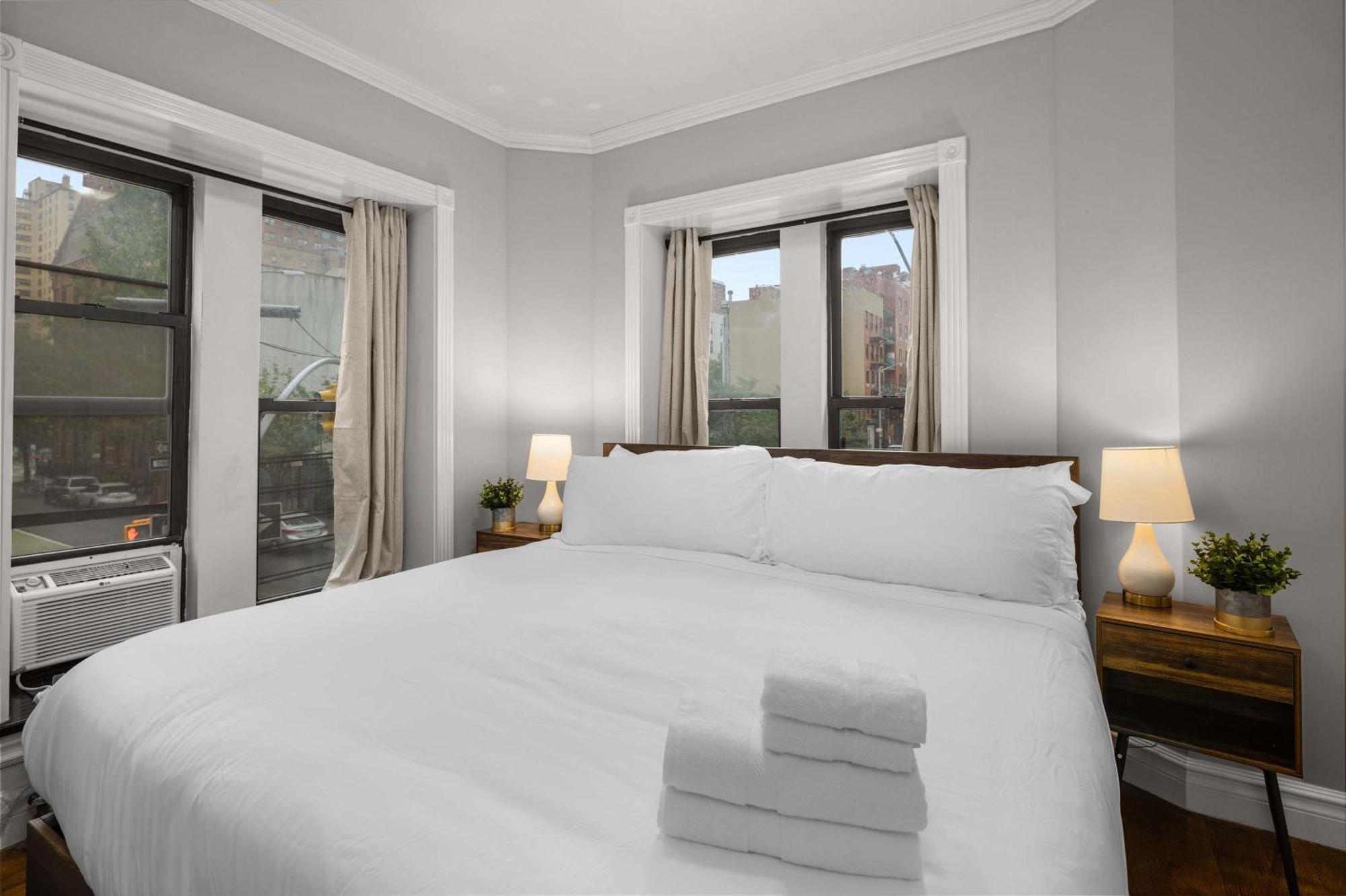 Pangsapuri Sleek Lower East Side Retreat